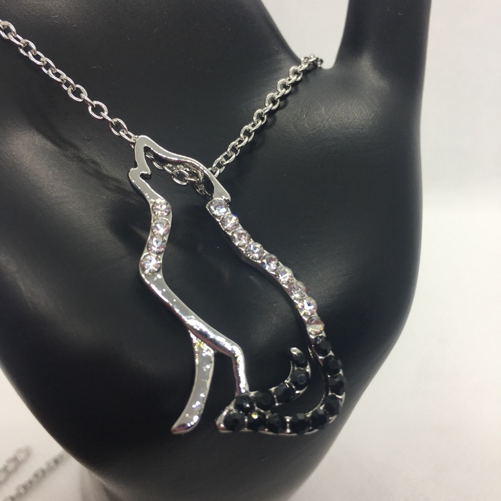 Gemstone Wolf 🐺 Necklace